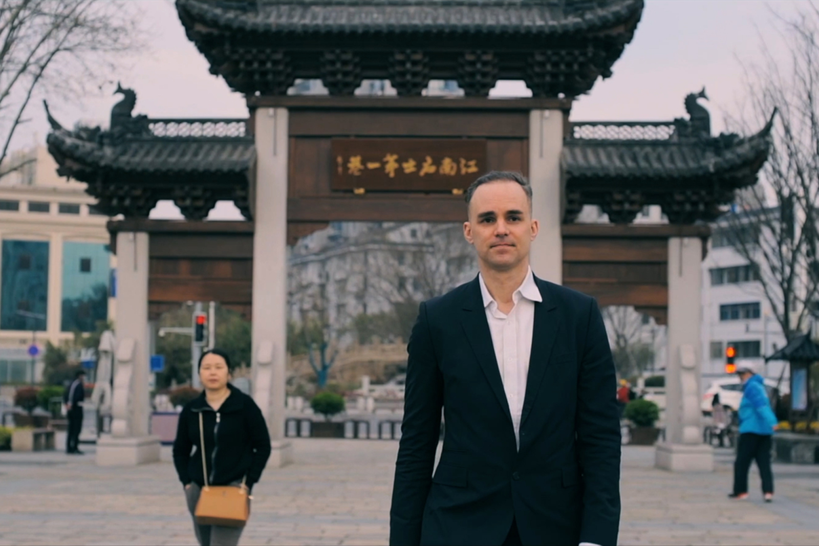 LeWorks team working on site with suppliers to manage production and quality in China